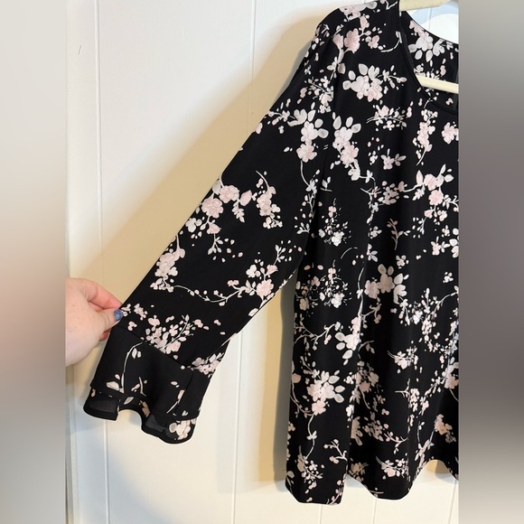 Karl Lagerfeld Paris Blossom Bell Sleeve Top, Sz large - Picture 4 of 5